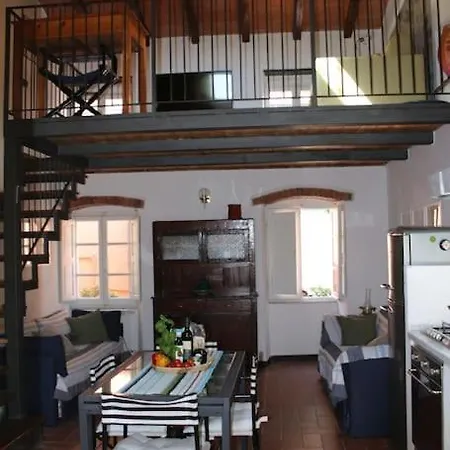 Il Loft Di Castelnuovo بيت للعطل كاستيلنوفو ماغرا